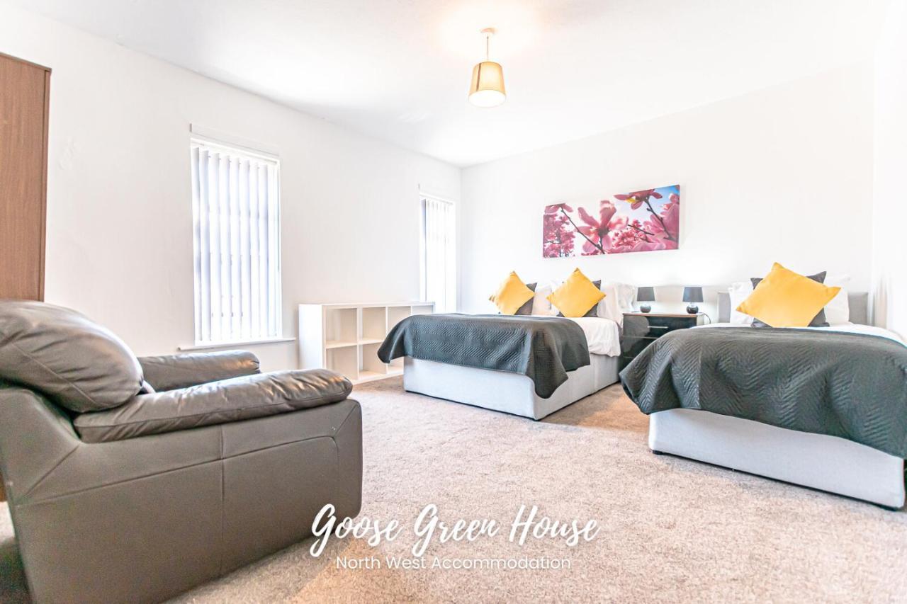 Modern 3Br House In Ince Ideal For Contractors & Long Stays วีแกน ภายนอก รูปภาพ