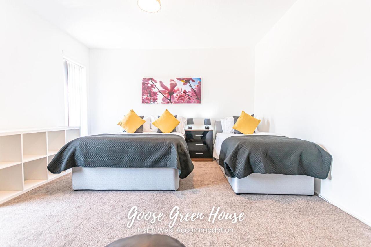 Modern 3Br House In Ince Ideal For Contractors & Long Stays วีแกน ภายนอก รูปภาพ