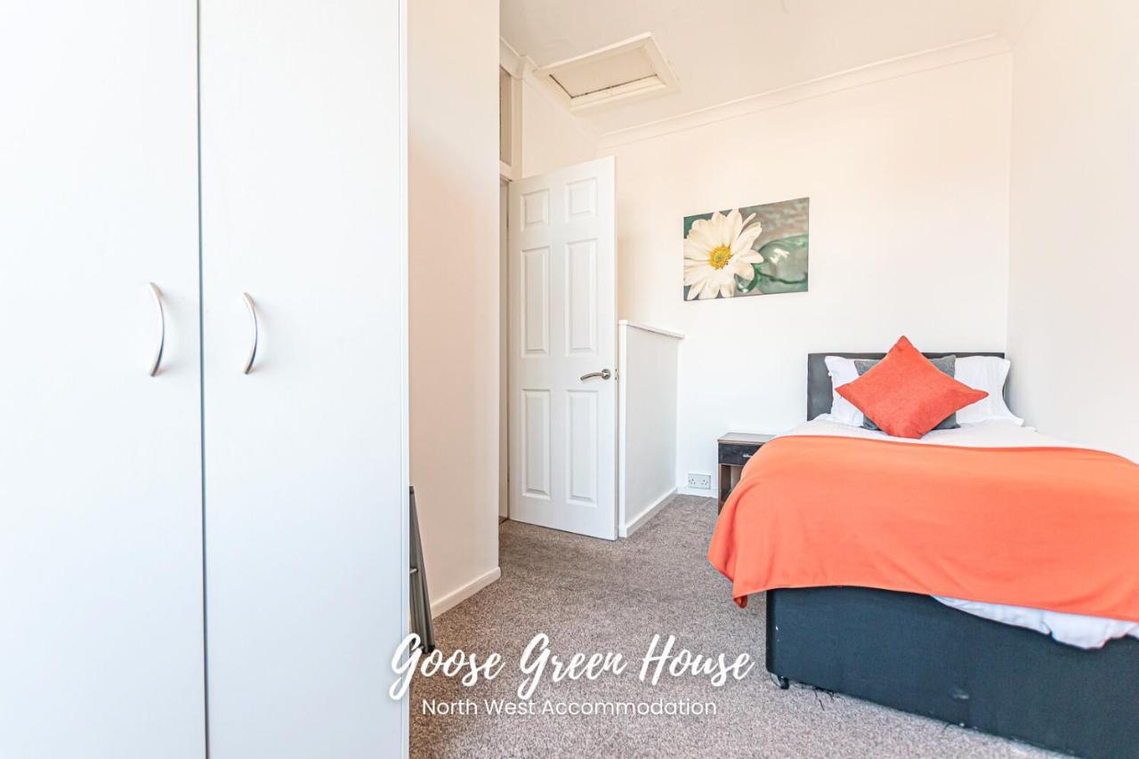 Modern 3Br House In Ince Ideal For Contractors & Long Stays วีแกน ภายนอก รูปภาพ