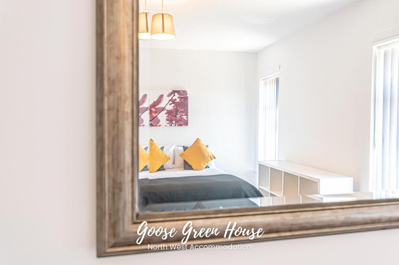 Modern 3Br House In Ince Ideal For Contractors & Long Stays วีแกน ภายนอก รูปภาพ