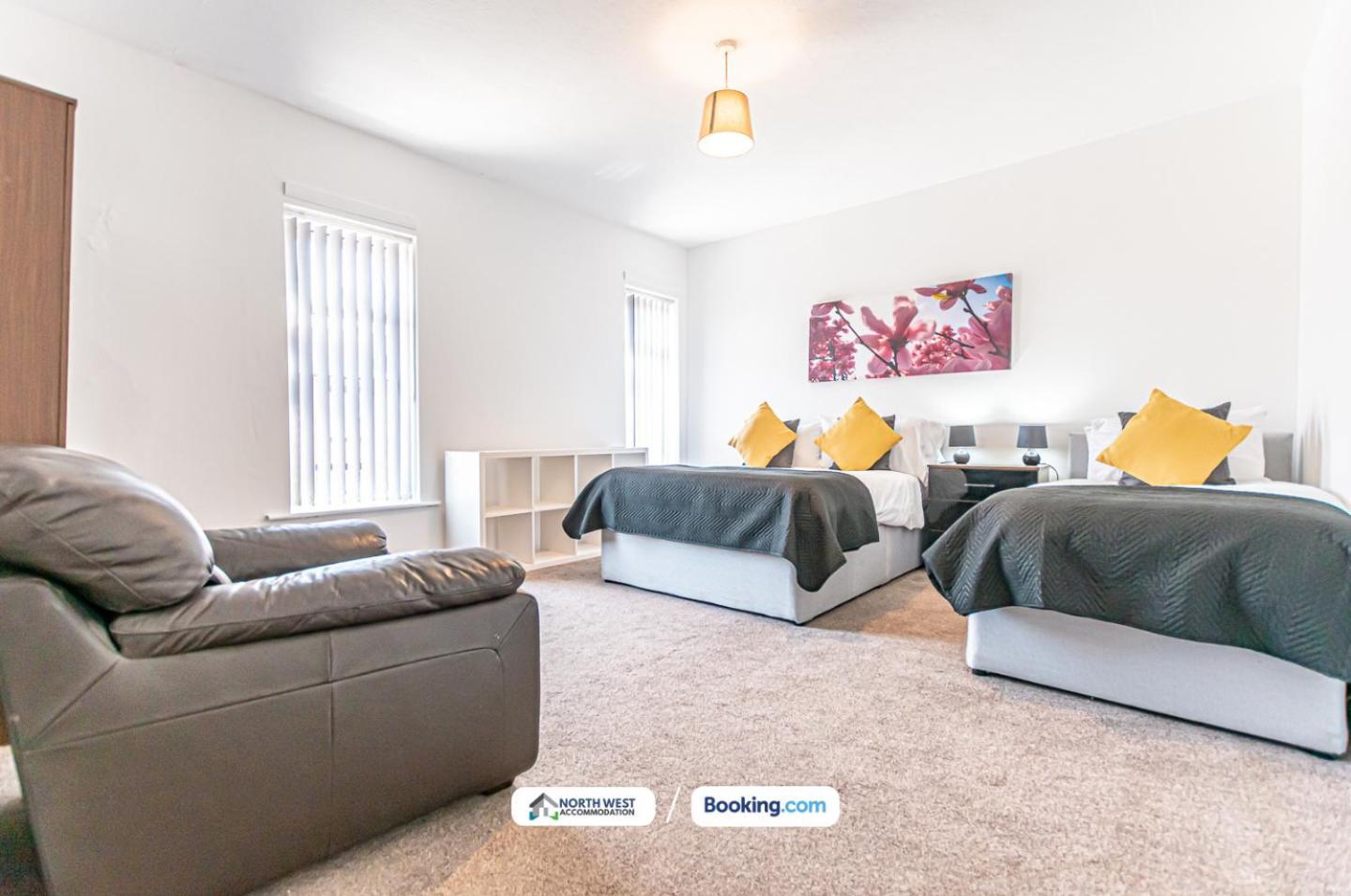 Modern 3Br House In Ince Ideal For Contractors & Long Stays วีแกน ภายนอก รูปภาพ