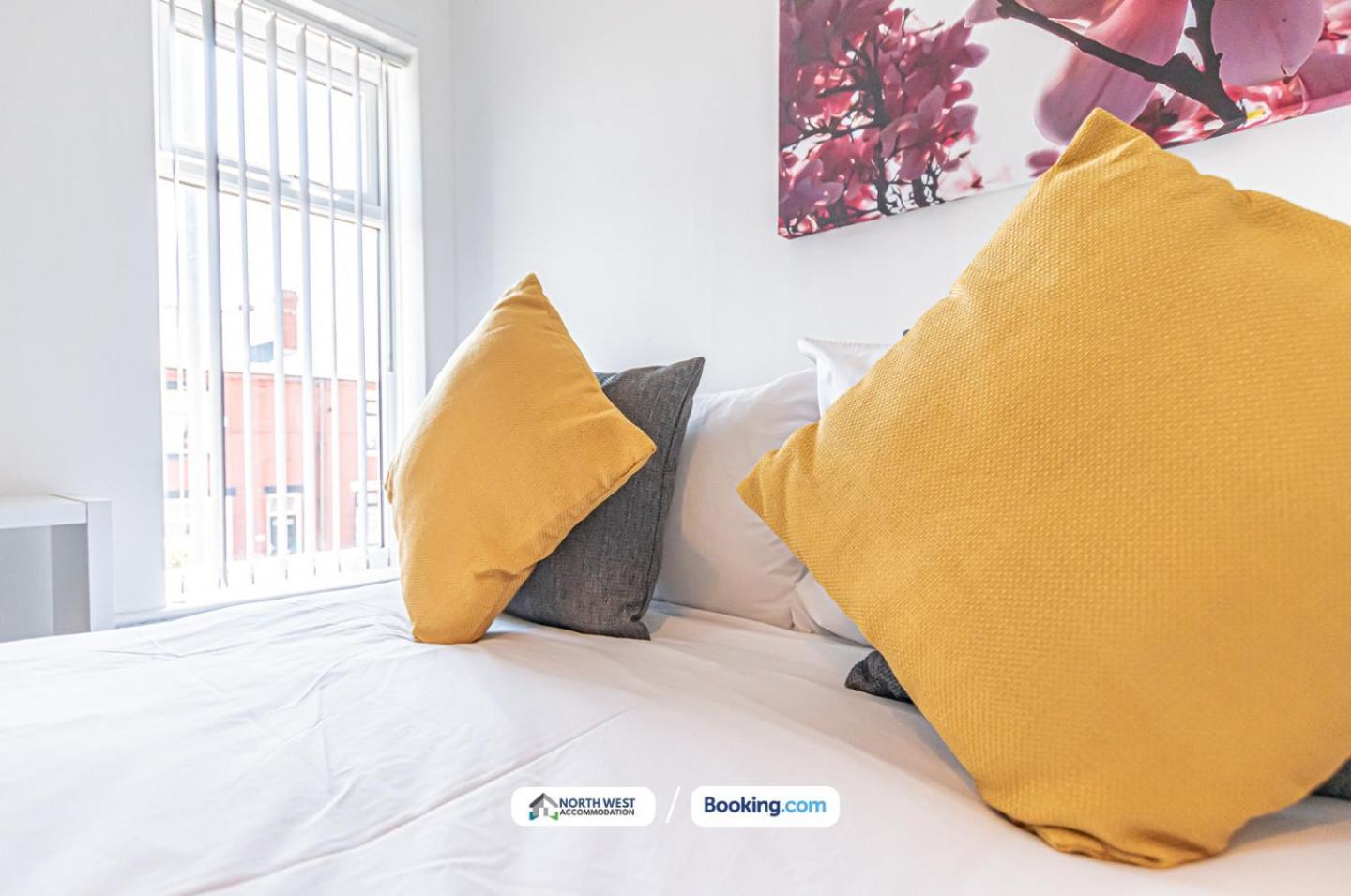 Modern 3Br House In Ince Ideal For Contractors & Long Stays วีแกน ภายนอก รูปภาพ