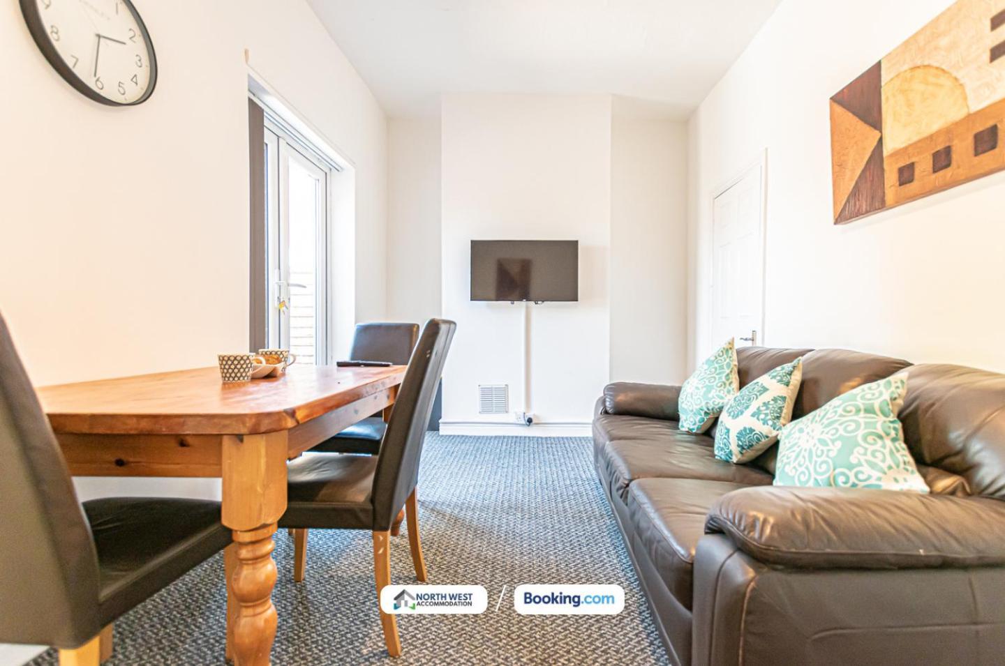 Modern 3Br House In Ince Ideal For Contractors & Long Stays วีแกน ภายนอก รูปภาพ